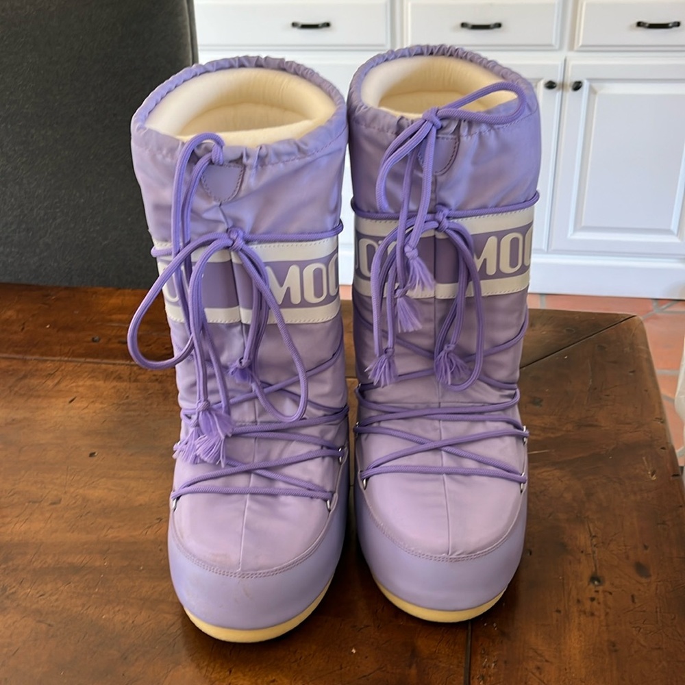 MOON BOOT